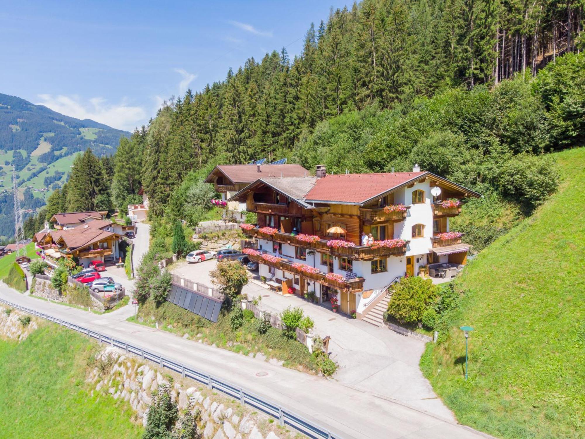 Alpin-2 By Interhome Apartmán *
